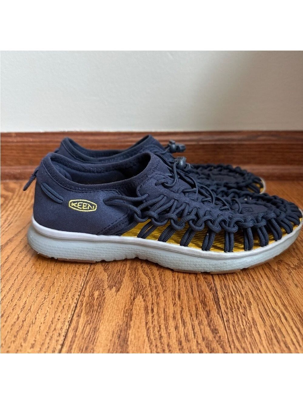KEEN Uneek Shoes Youth 5 Women’s 6.5 Navy Blue